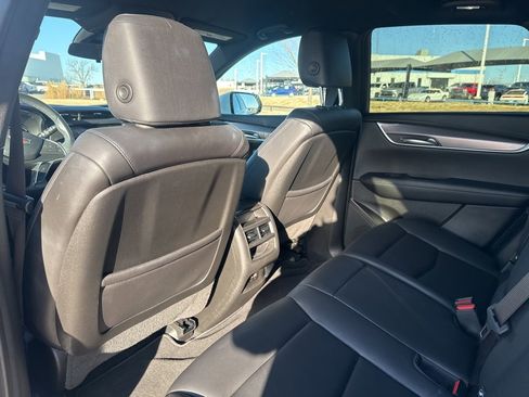 Used 2023 Cadillac XT5 Luxury image 3