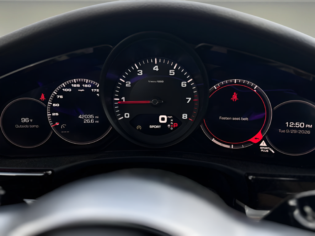 Used 2018 Porsche Panamera RWD image 12