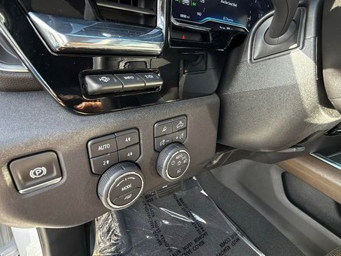 Used 2024 Chevrolet Silverado 2500 High Country w/ High Country Premium Package AWD/4WD image 18