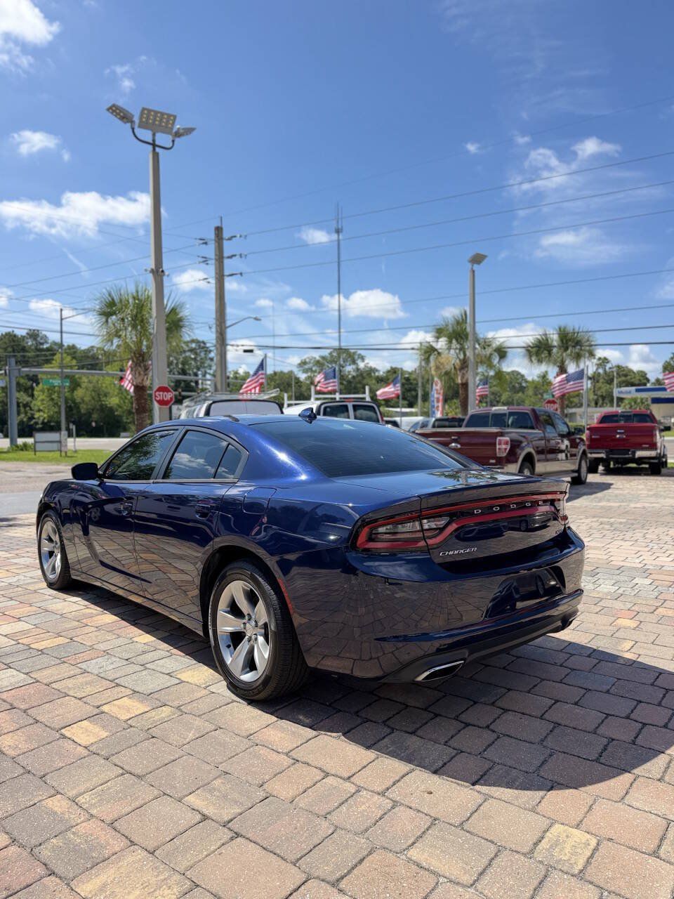 Used 2015 Dodge Charger SXT RWD image 9