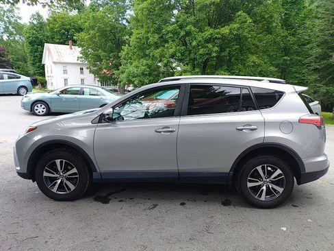 Used 2018 Toyota RAV4 XLE AWD/4WD image 1