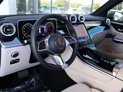 Certified 2023 Mercedes-Benz GLC 300 image 4