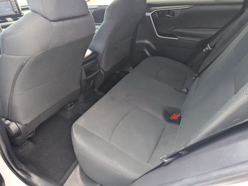 Used 2020 Toyota RAV4 LE w/ Carpet Mat Package FWD image 17