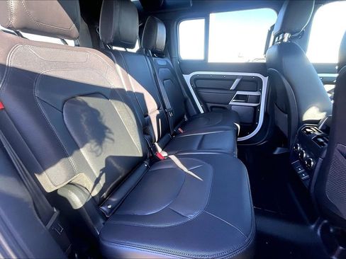 Used 2024 Land Rover Defender 110 X-Dynamic SE image 23