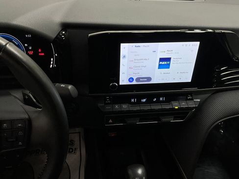 Used 2025 Toyota Camry SE image 7