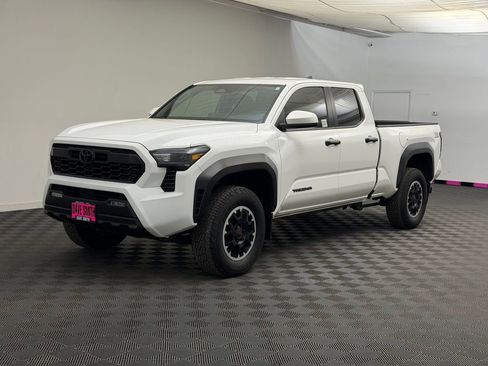 Used 2024 Toyota Tacoma TRD Off-Road AWD/4WD image 1