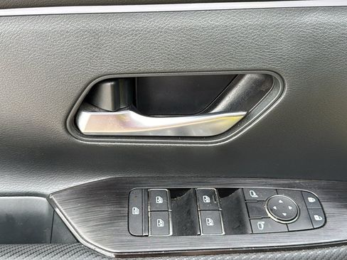 Used 2025 Nissan Kicks SR FWD image 11