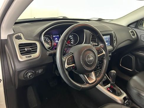 Used 2019 Jeep Compass Latitude w/ Cold Weather Group AWD/4WD image 13