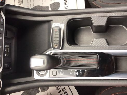 Used 2025 Nissan Sentra SR FWD image 12