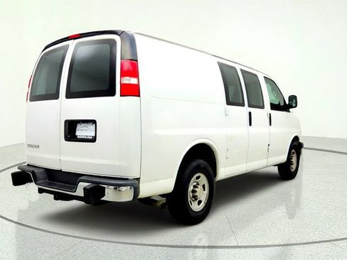 Used 2018 Chevrolet Express 2500 w/ Driver Convenience Package RWD image 5