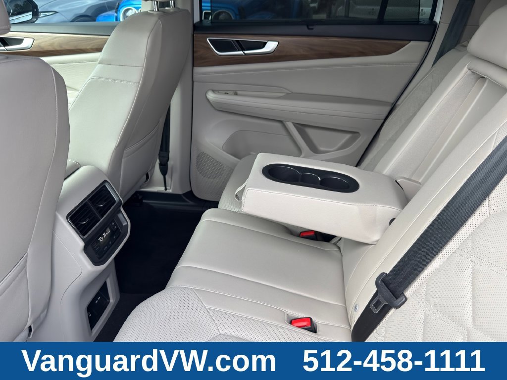 Used 2024 Volkswagen Atlas SE w/ Black Wheel Package FWD image 28