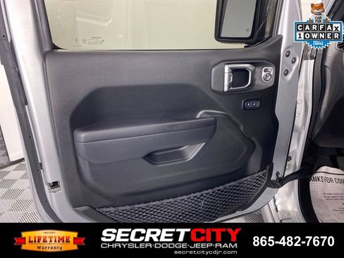 Used 2023 Jeep Gladiator Mojave w/ Cold Weather Group AWD/4WD image 12
