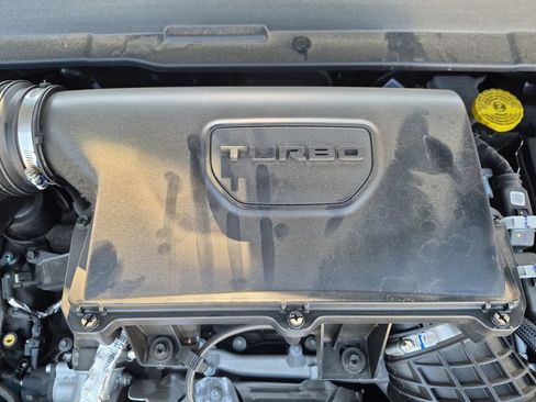 Used 2025 Jeep Compass Latitude AWD/4WD image 13