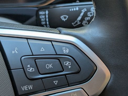 Used 2024 Volkswagen Taos SE w/ MDO Package image 34