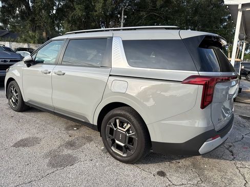 Used 2025 Kia Carnival EX FWD image 7