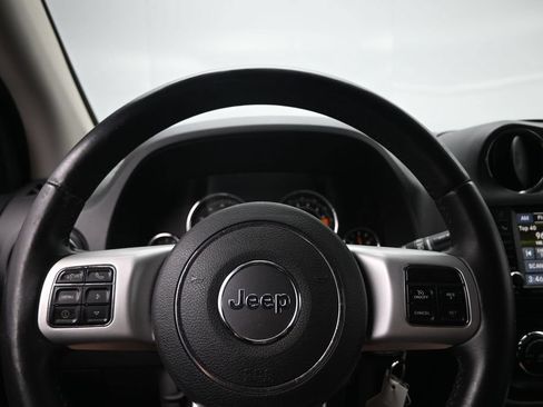 Used 2015 Jeep Compass Limited AWD/4WD image 10