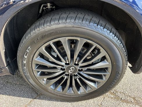 Used 2024 INFINITI QX80 Sensory w/ All-Season Package image 16