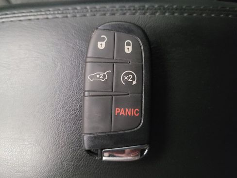 Used 2025 Jeep Compass Latitude w/ Convenience Group AWD/4WD image 32