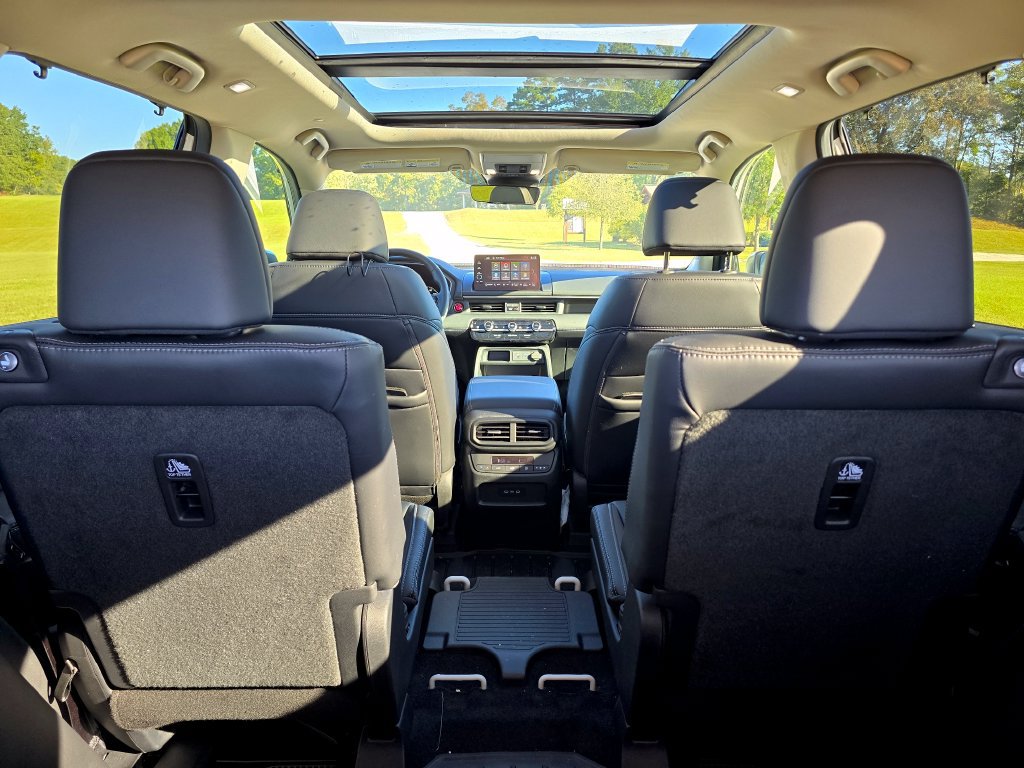 Used 2025 Honda Pilot Touring image 6