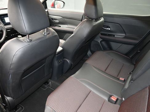 Used 2025 Nissan Kicks SR image 13