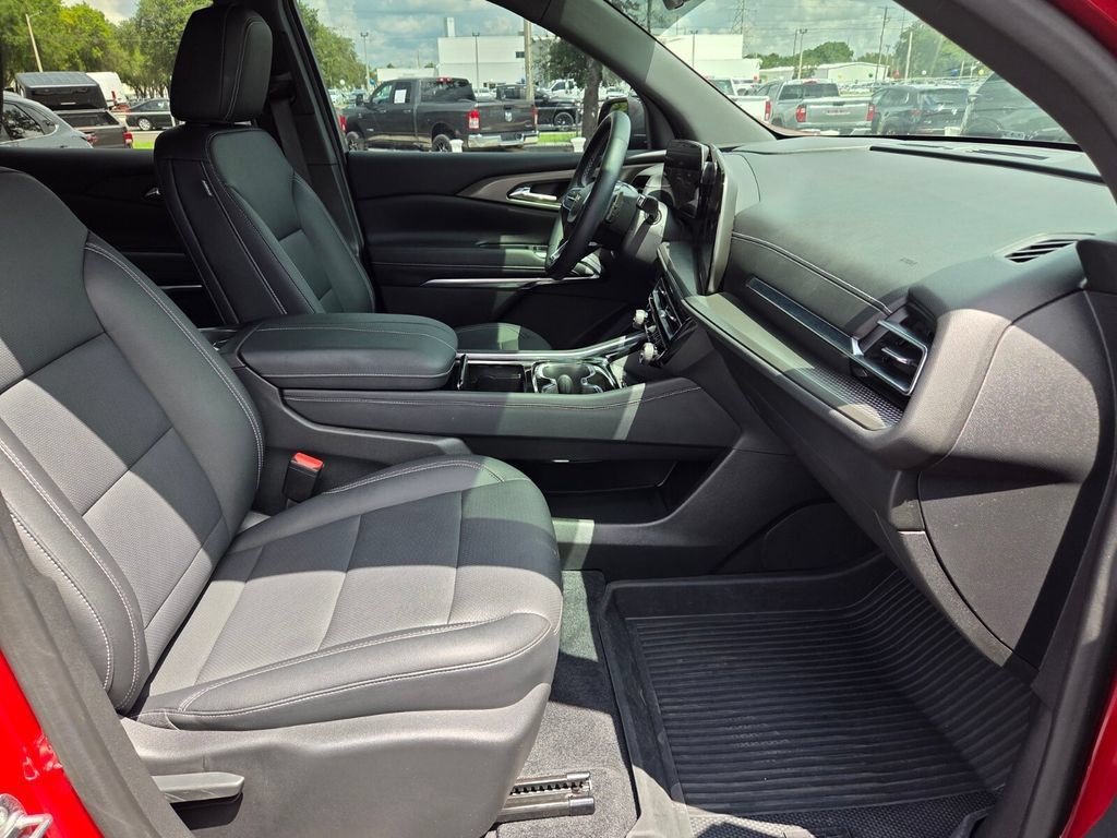 Used 2024 Chevrolet Traverse LT w/ Trailering Package AWD/4WD image 17