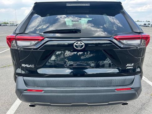 Used 2019 Toyota RAV4 XLE Premium w/ Cold Weather Package AWD/4WD image 7