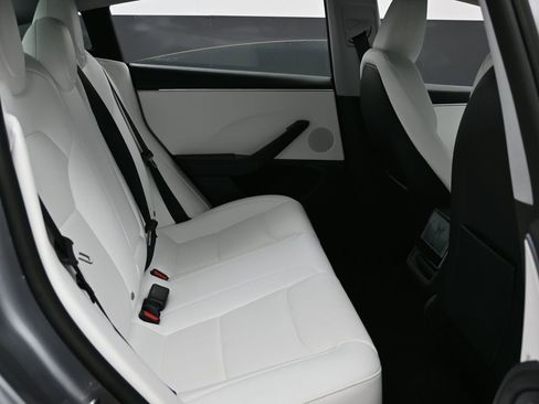 Used 2025 Tesla Model 3 Long Range RWD image 13