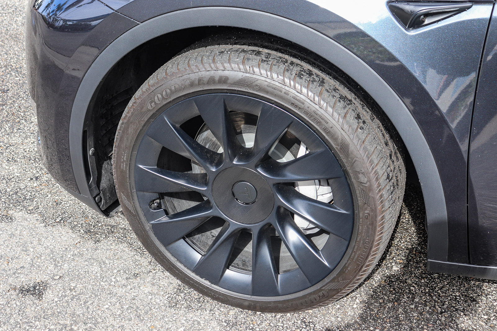 Used 2024 Tesla Model Y Long Range AWD/4WD image 7