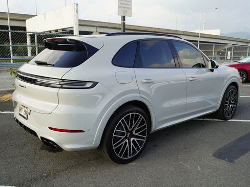 Used 2024 Porsche Cayenne S AWD/4WD image 28