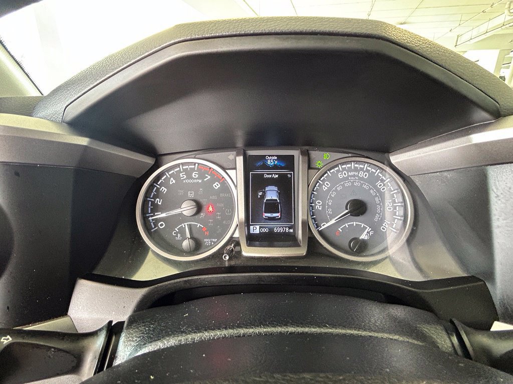 Used 2021 Toyota Tacoma SR5 RWD image 40