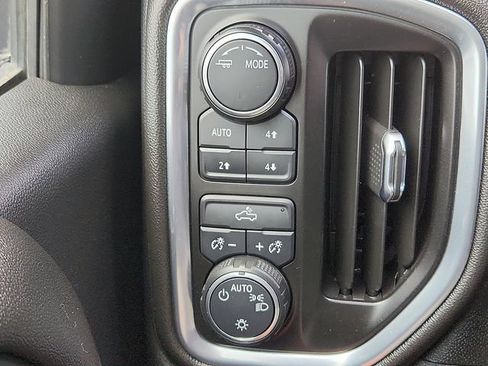 Certified 2020 Chevrolet Silverado 1500 LT w/ Convenience Package AWD/4WD image 21
