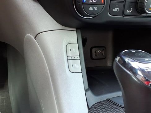 Used 2019 GMC Acadia SLT FWD image 18