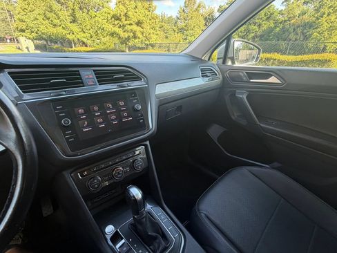 Used 2019 Volkswagen Tiguan SE w/ Panoramic Sunroof Package FWD image 21