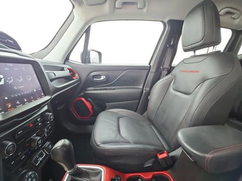 Used 2022 Jeep Renegade Trailhawk w/ Trailer Tow Group image 11