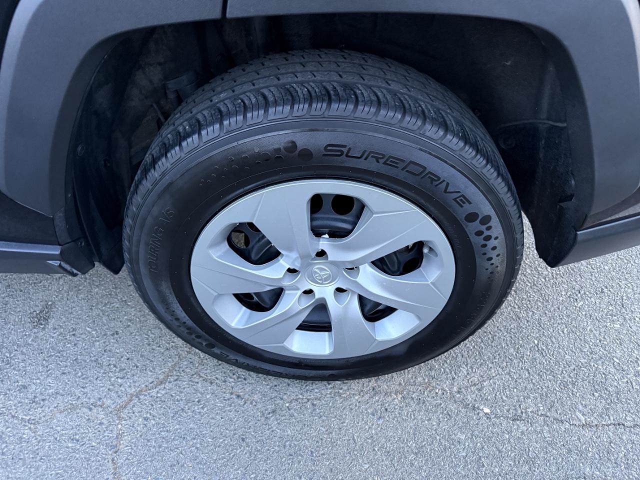 Used 2021 Toyota RAV4 LE FWD image 7
