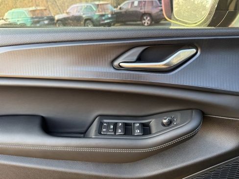 New 2025 Jeep Grand Cherokee Laredo w/ Luxury Tech Group I image 16