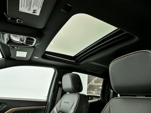 New 2026 GMC Canyon Denali image 8