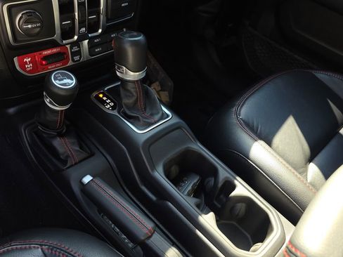 Used 2023 Jeep Wrangler Rubicon w/ Cold Weather Group image 21