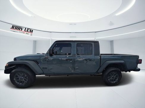 New 2026 Jeep Gladiator Sport image 5