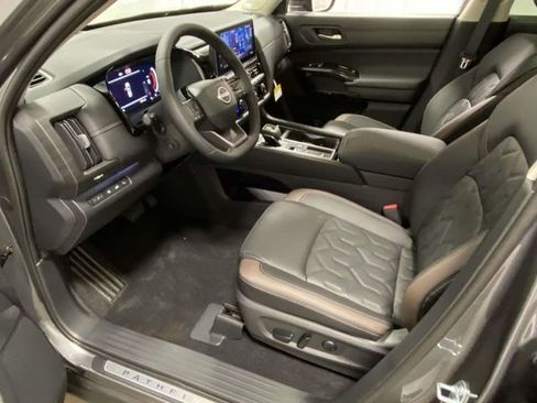 New 2026 Nissan Pathfinder Platinum image 11