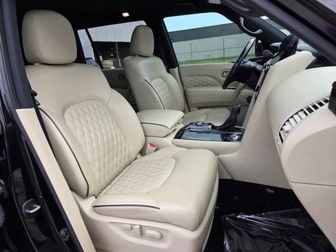Used 2024 INFINITI QX80 Sensory AWD/4WD image 16