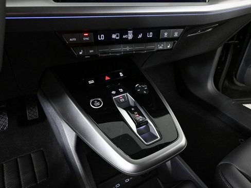 New 2025 Audi Q4 e-tron Prestige image 18