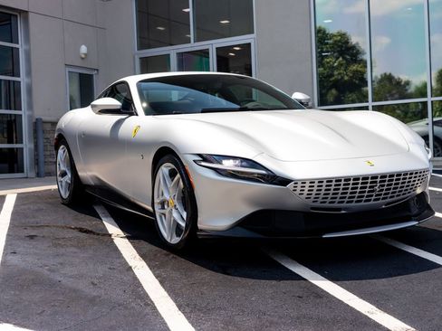 Used 2022 Ferrari Roma RWD image 11