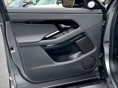 Used 2024 Land Rover Range Rover Evoque Dynamic SE image 42