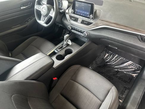 Used 2025 Nissan Altima 2.5 SV FWD image 14