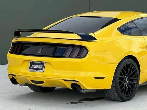 Used 2017 Ford Mustang GT w/ GT Performance Package RWD image 27