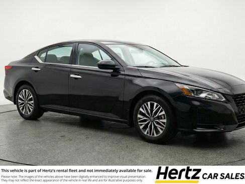 Used 2025 Nissan Altima 2.5 SV image 1