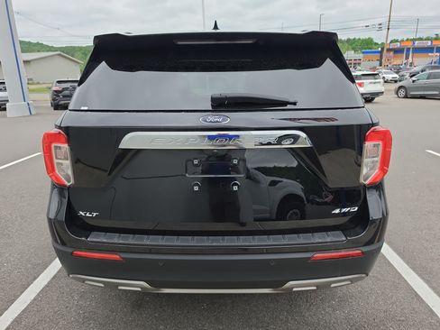 Used 2024 Ford Explorer XLT w/ Equipment Group 202A AWD/4WD image 4