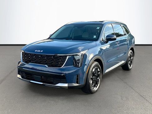 Certified 2025 Kia Sorento S w/ Panoramic Sunroof Package FWD image 3
