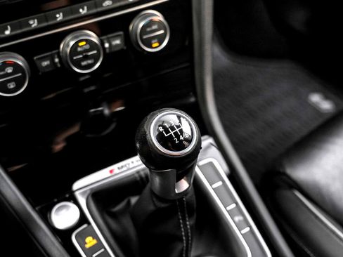 Used 2019 Volkswagen Golf R 4-Door image 21